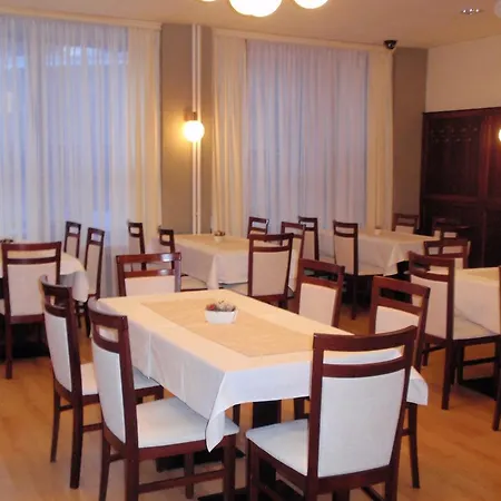 호텔 Hotel Astra 3*